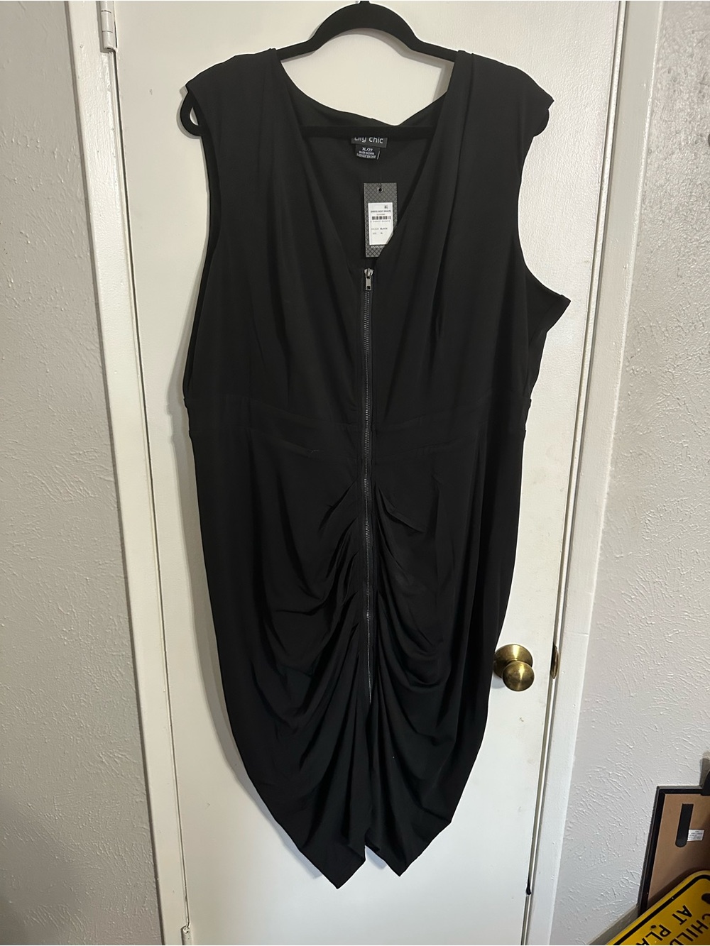 BNWT City Chic front zip midi dress